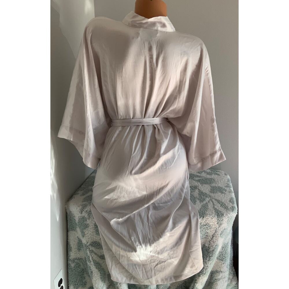 Victorias Secret Satin Robe 3/4 Length Very Light Gray sz XS/S - Picture 3 of 3